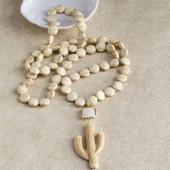 Western Cactus Natural Stone Howlite Beaded Necklace - Picture 4 of 9